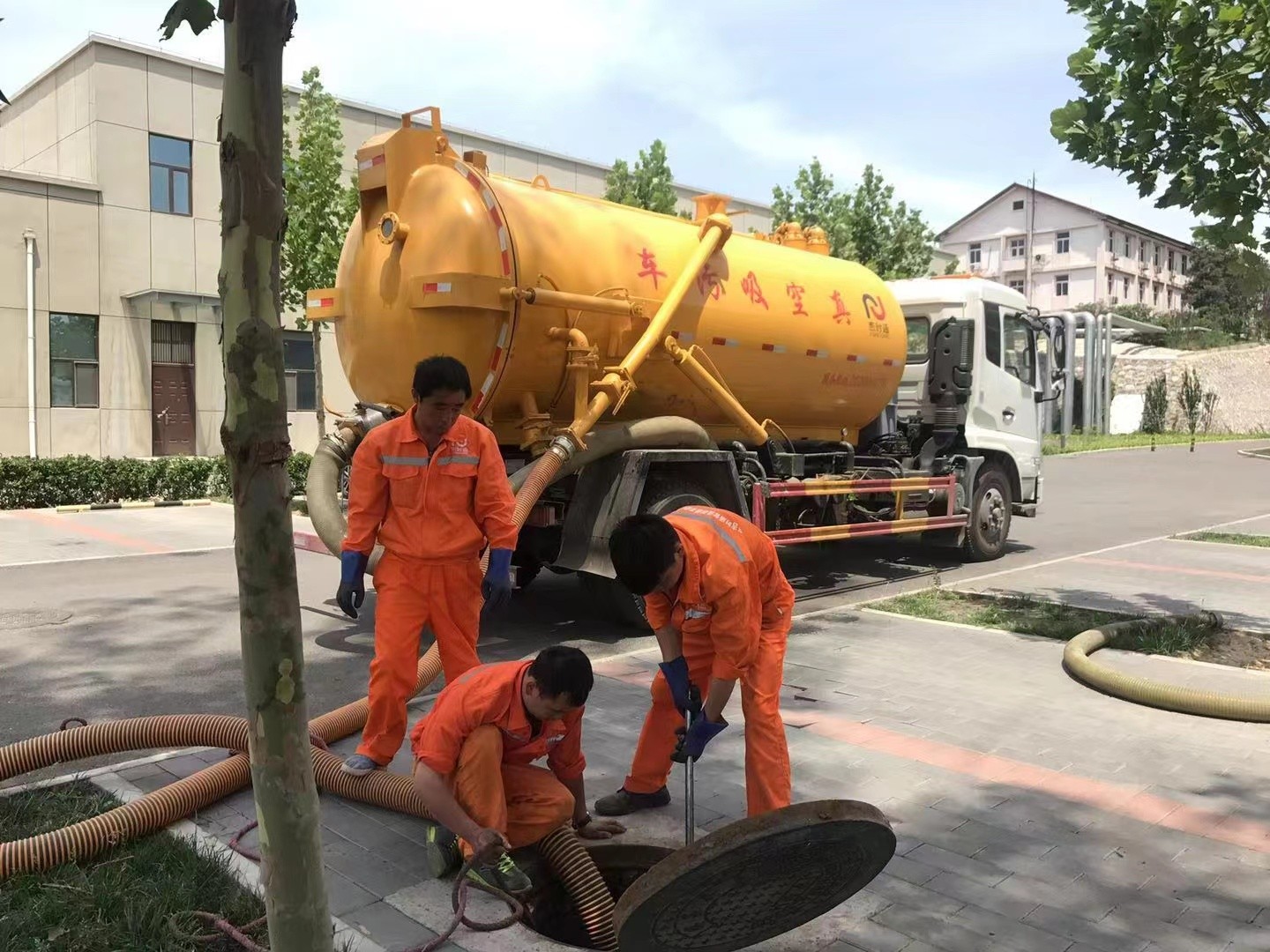 金沙化粪池清理与5-8吨吸粪车施工效率分析